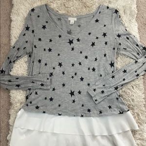 Hinge size XS star printed top with ruffle hem